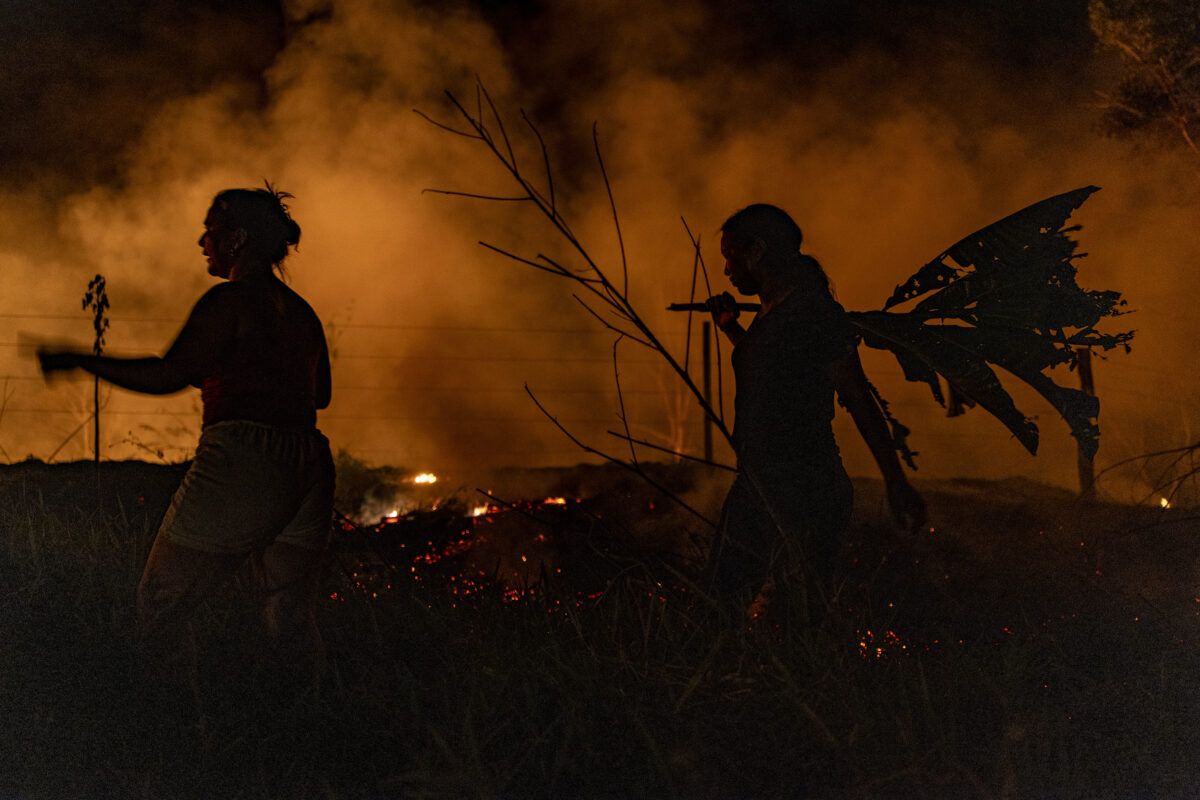 Residents of small farms in the rural area of Manoel Urbano, one of the state's epicenters of deforestation, fight a forest fire that started on the banks of the BR-364 federal highway. Acre State, Brazil. September 22 2025.