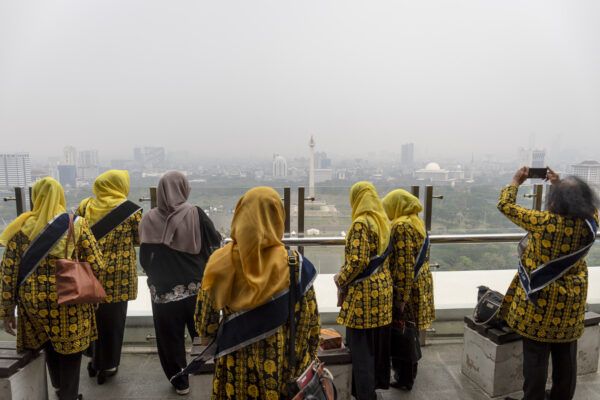 Domestic tourists from Central Java taking pictures of the National Monument (Monas) that are seen shrouded in smog in Jakarta, Indonesia on November 9, 2023. Millions of residents of Jakarta have for the past several months suffered from some of the worst air pollution in the world. The polluted air has contributed to respiratory ailments, with more than 630,000 cases recorded in the first six months of the year. According to data from IQAir company, Indonesia's capital was listed among cities with the worst air quality in the world, and The Minister of Environment and Forestry, Siti Nurbaya, said that the largest source of air pollution in Jakarta and its surroundings came from crowded vehicles, followed by steam power plants and other sources such as industrial smoke. Credit: Aji Styawan/Climate Visuals Air pollution is the largest environmental threat to public health globally, and it’s getting worse. Most of the world’s population live in places that exceed the World Health Organization’s air quality guideline limits. Clean air has the transformative potential to improve systemic health and climate issues. But political and public awareness and support for improving air quality does not match the scale of this global crisis. Through a new collection of compelling photography, Clean Air Fund and Climate Outreach seek to accurately and persuasively portray air pollution and the communities affected by dirty air. These photographs, taken in Indonesia, Poland, South Africa and the UK, show the causes of air pollution and its effects on communities, alongside monitoring efforts and solutions. The full collection of images will be available through Climate Visuals, the world’s only evidence based resource for Climate Change photography. The collection will be launched in January 2024.