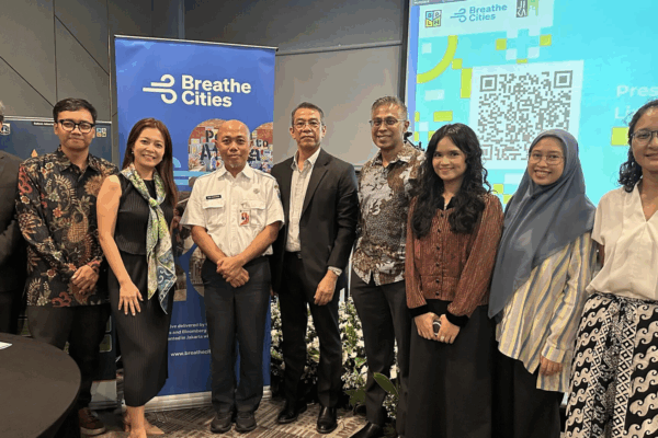 Fakri Karim, Head of Indonesia Portfolio at the Clean Air Fund, with government officials and Breathe Cities partners at a clean air event in Jakarta, Indonesia.