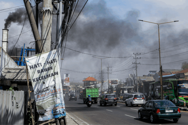 Black soot in Surabaya City, Indonesia. Credit: Clean Air Fund